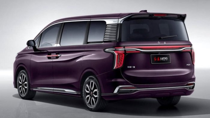 Стали известны новые комплектации и стоимость минивэна бизнес-класса Hongqi HQ9