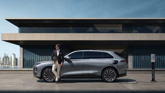 Флагманские кроссоверы EXLANTIX ET представят EXEED Центр АВТОДОМ Варшавка и EXEED Центр АВТОДОМ Стачек