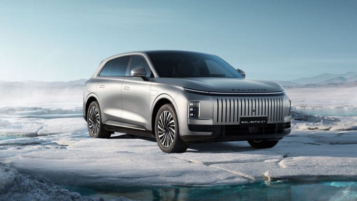 Новый гибридный кроссовер EXLANTIX ET будет доступен в EXEED Центре АВТОДОМ Варшавка и EXEED Центре АВТОДОМ Стачек в апреле 2025 года