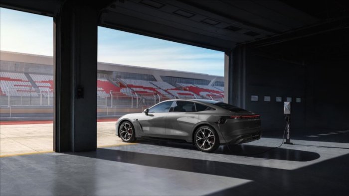 Эксклюзивное купе EXLANTIX ES появится в дилерских центрах АВТОДОМ летом 2025 года