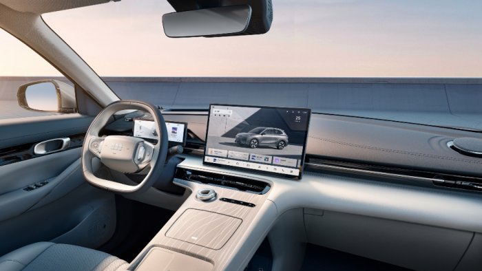 Geely представил новый флагманский кроссовер Galaxy M9 с ИИ на борту